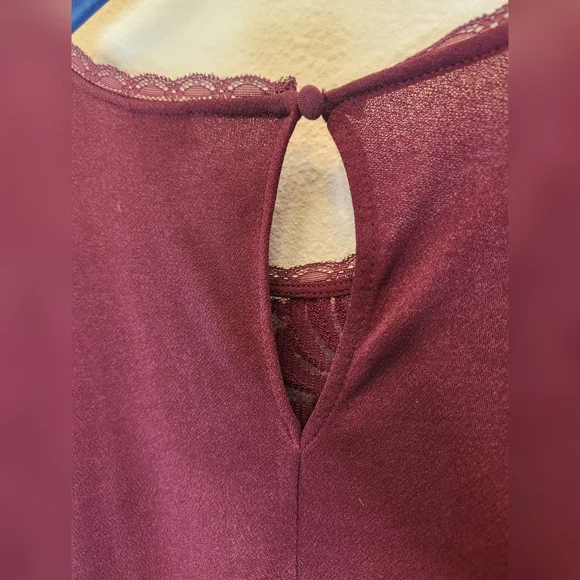 Torrid Burgundy Lace Fitted Blouse Short Sleeve - Picture 11 of 12